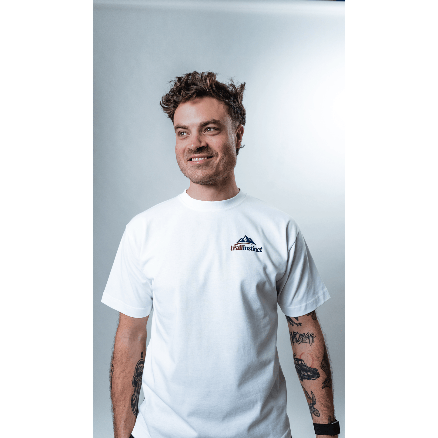 signature front tee white