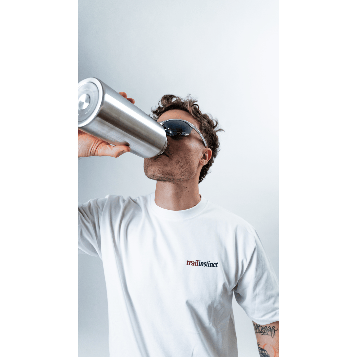 signature back tee white