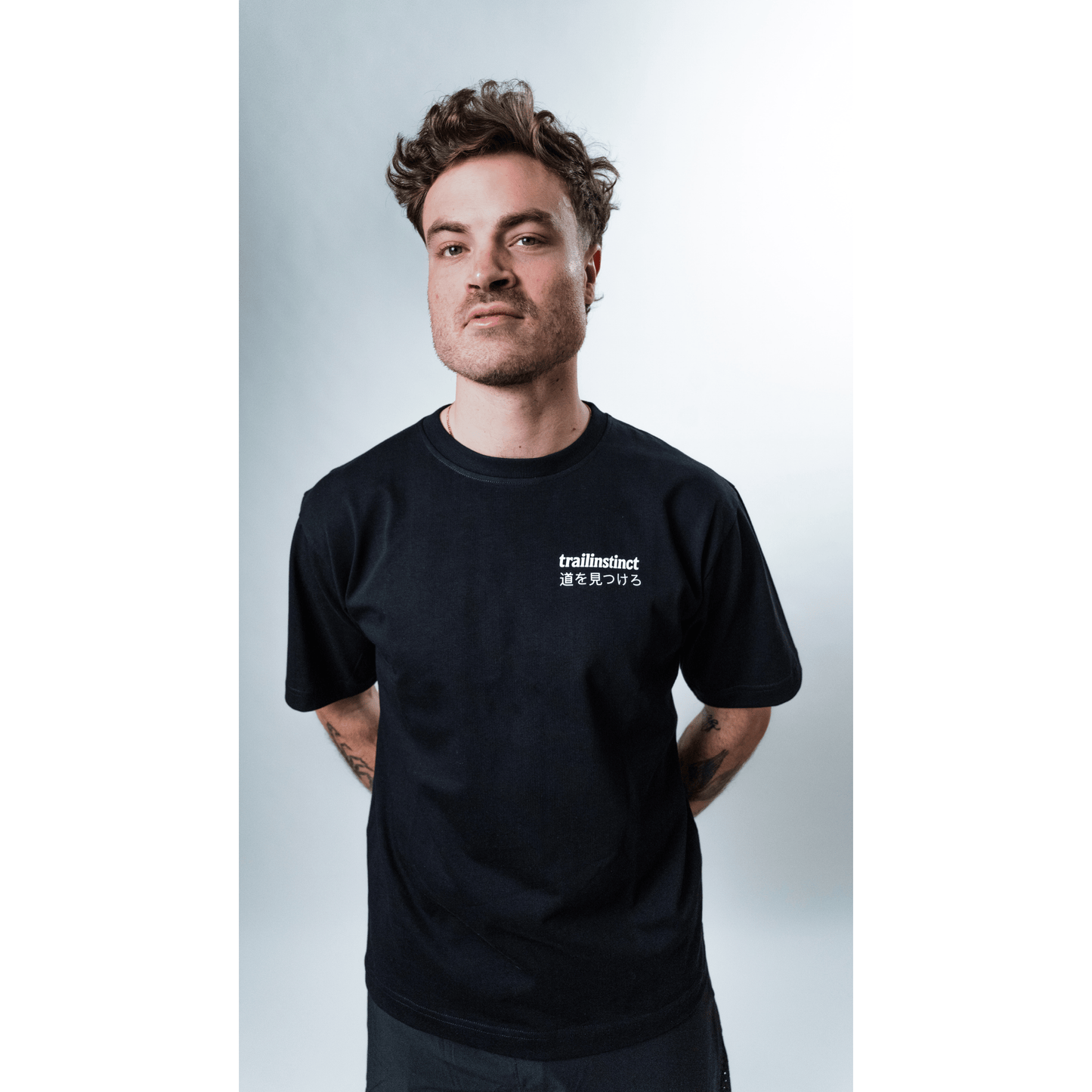 signature back tee JP black